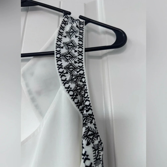 BCBG Generation White Embroidered Chiffon Mini Dress with Open Back Size M - Picture 3 of 16